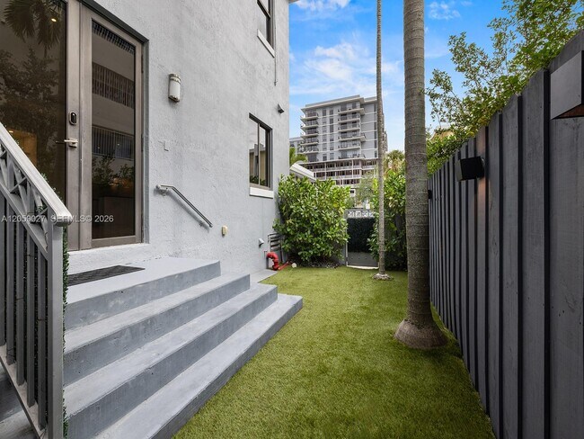 Building Photo - 5864 SW 74th Terrace