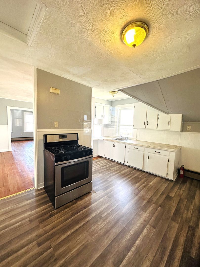 Building Photo - 2 Bernon St