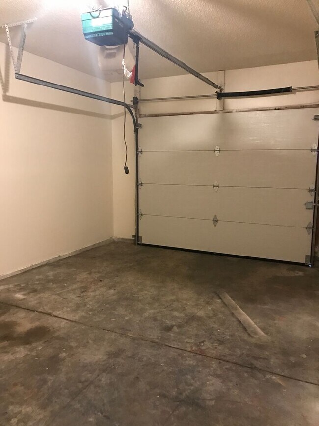 Building Photo - 1500 W Rainey St