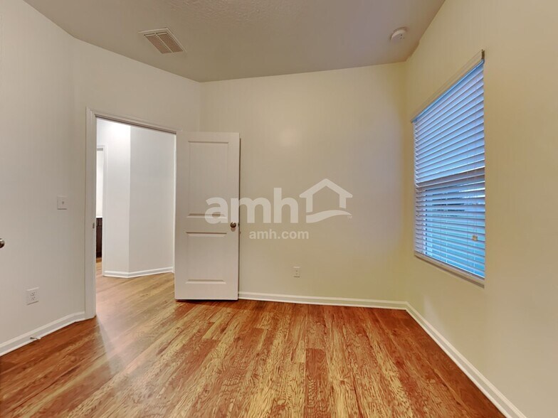 Building Photo - 9313 English Ivy Ct