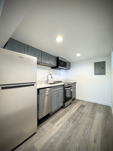 Building Photo - 6701 39th Ave SW