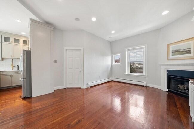 Building Photo - 54 Monument Ave
