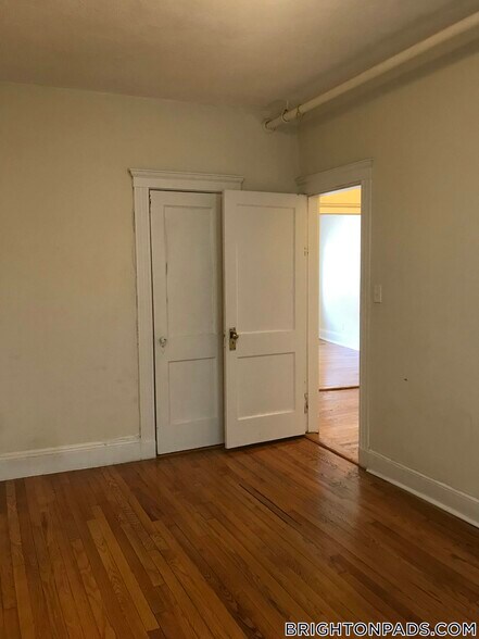 Building Photo - 127 Sutherland Rd