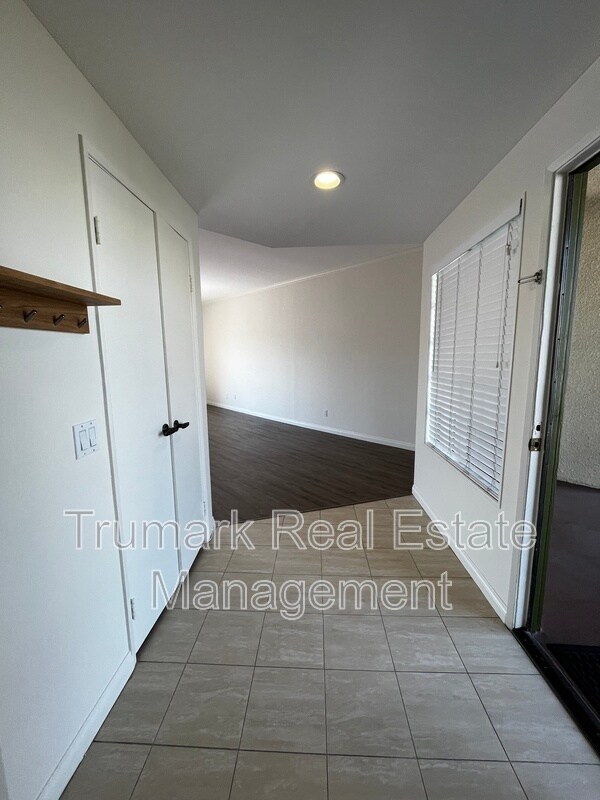 Building Photo - 412 N Kenwood St