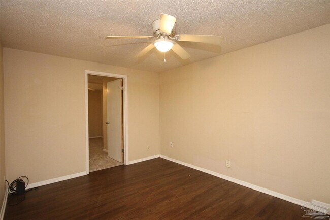 Building Photo - 5 Edgewood Cir