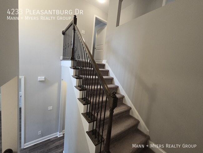 Building Photo - 4233 Pleasantburg Dr