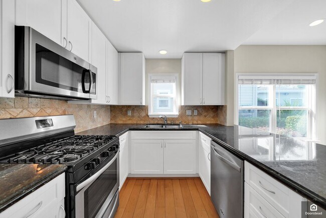 Building Photo - 769 Bryn Mawr Ct