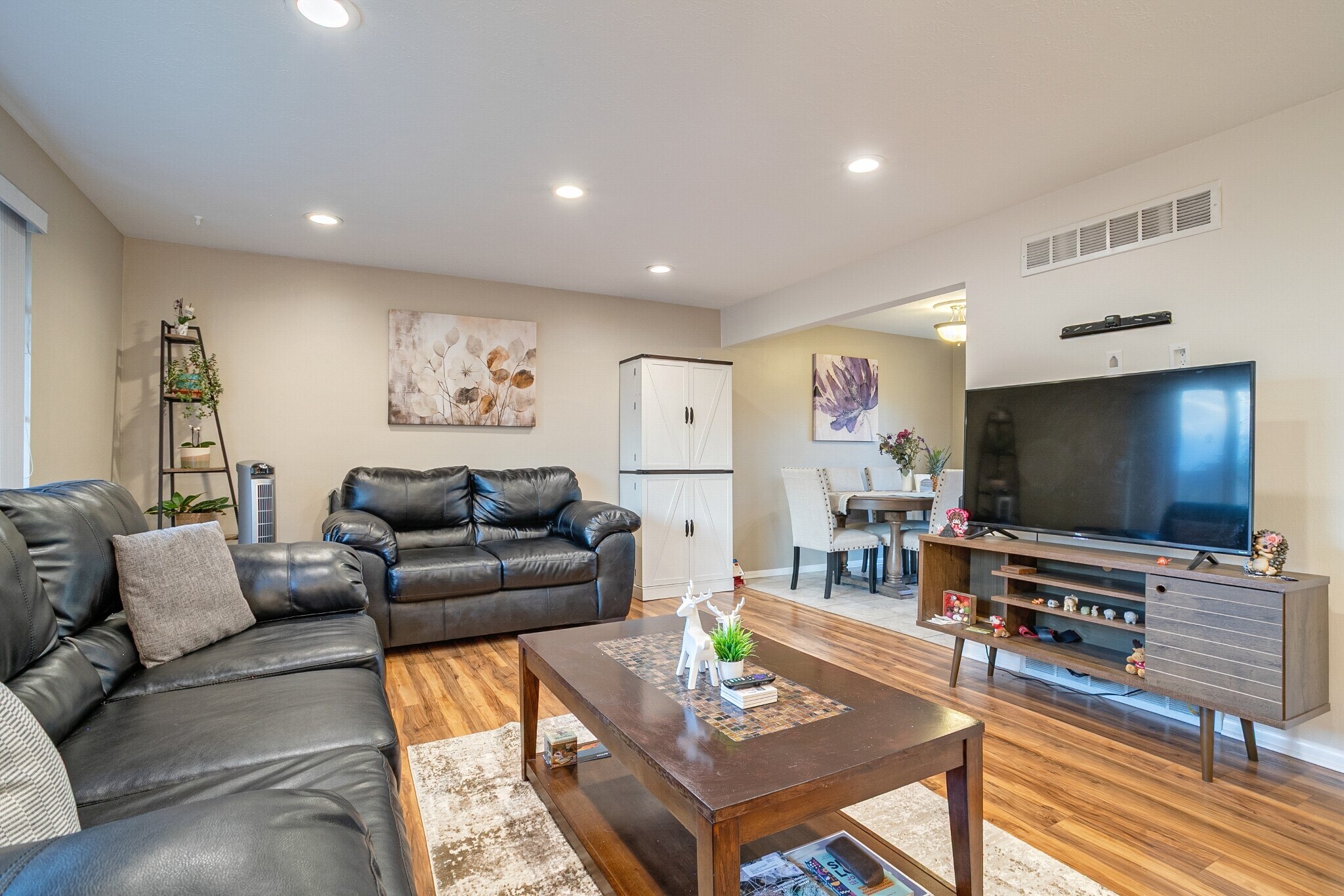 Building Photo - 7500 Teller St