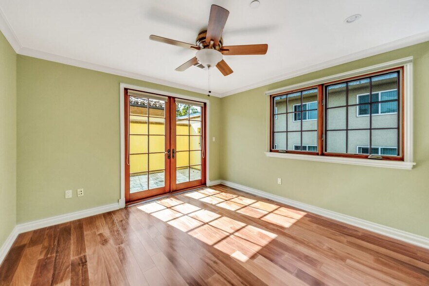 Building Photo - 985 N Michillinda Ave