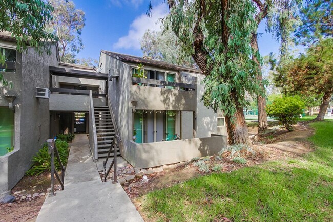 Building Photo - 1350 N Escondido Blvd