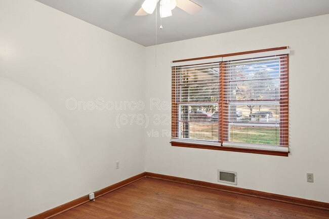 Building Photo - 1024 Hambrick Rd