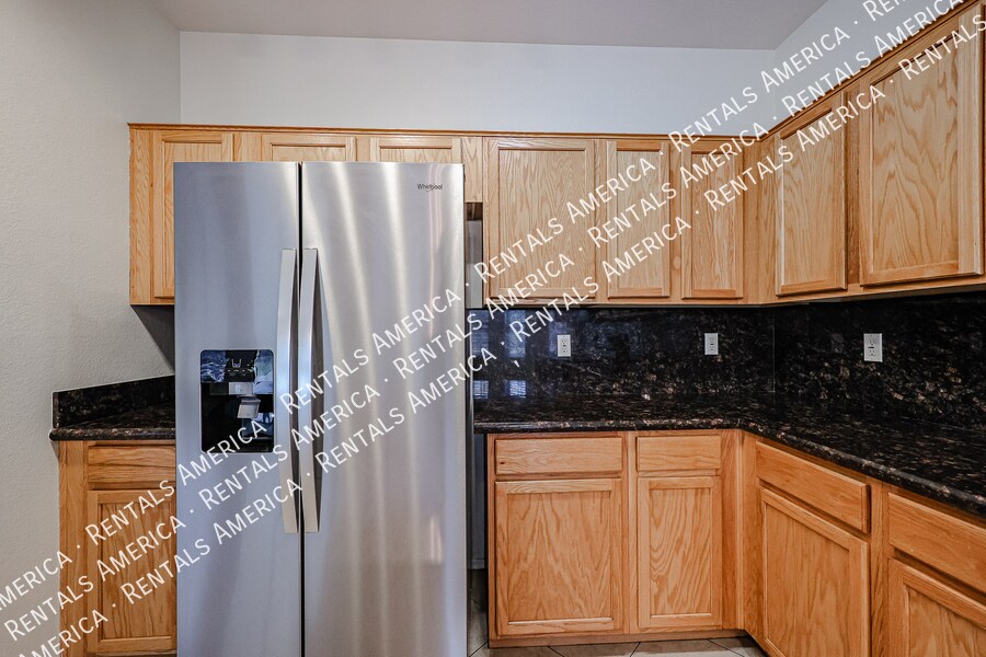 Building Photo - 3481 E Vernon St