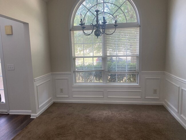 Building Photo - Two Story home in Hampton