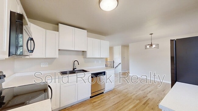 Building Photo - 1618 Shasta Dr