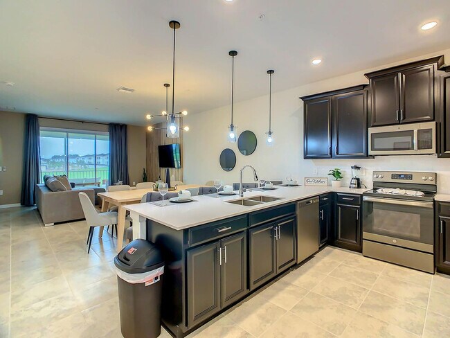 Building Photo - 9335 Sommerset Hills Dr