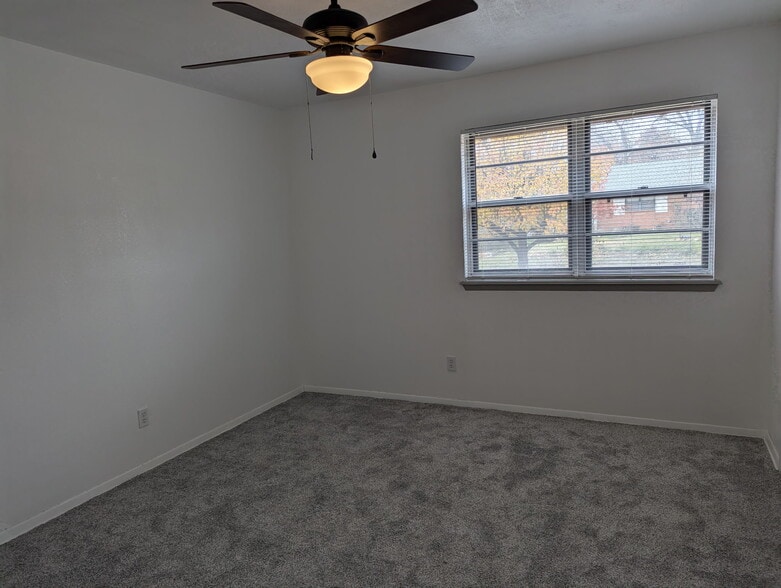 Building Photo - 1916 Graham Ave