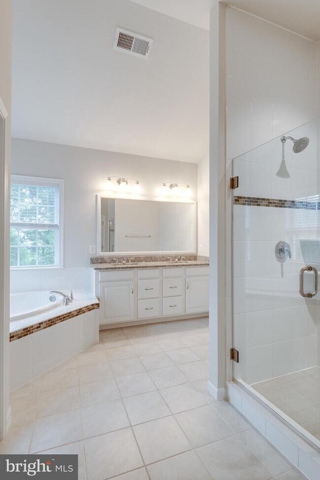 Building Photo - 41256 Lenah Point Dr
