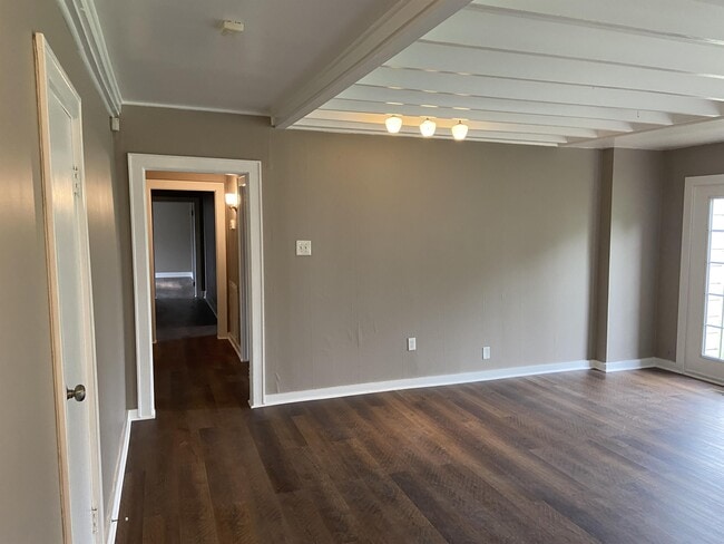 Building Photo - 11495 Guthrie Rd