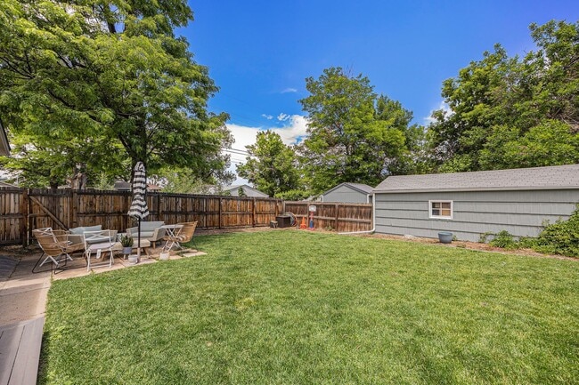 Building Photo - FURNISHED, Spacious 3 bedroom home in the heart of University!