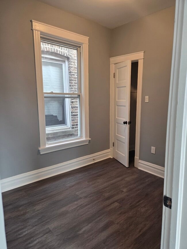 Building Photo - 1425 W 62nd St