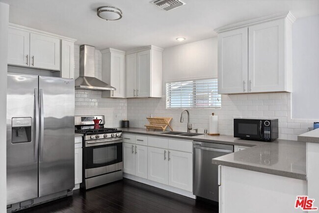 Building Photo - 3836 Seneca Ave