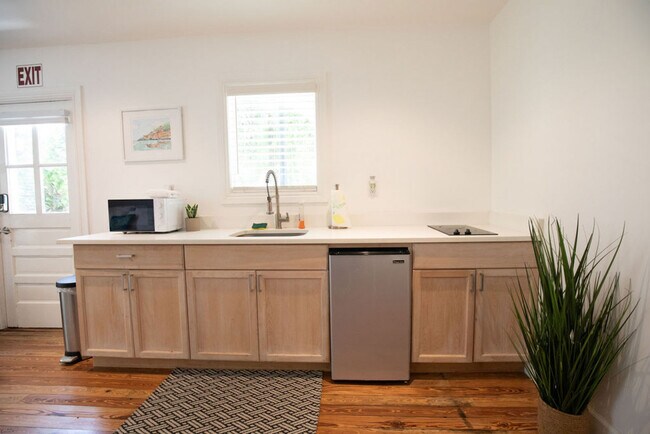 Building Photo - 40 Phoenetia Ave