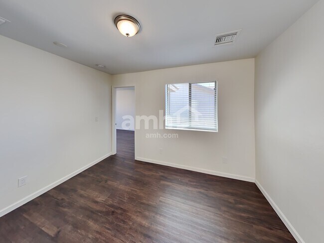 Building Photo - 784 N Highlands Grove Ln