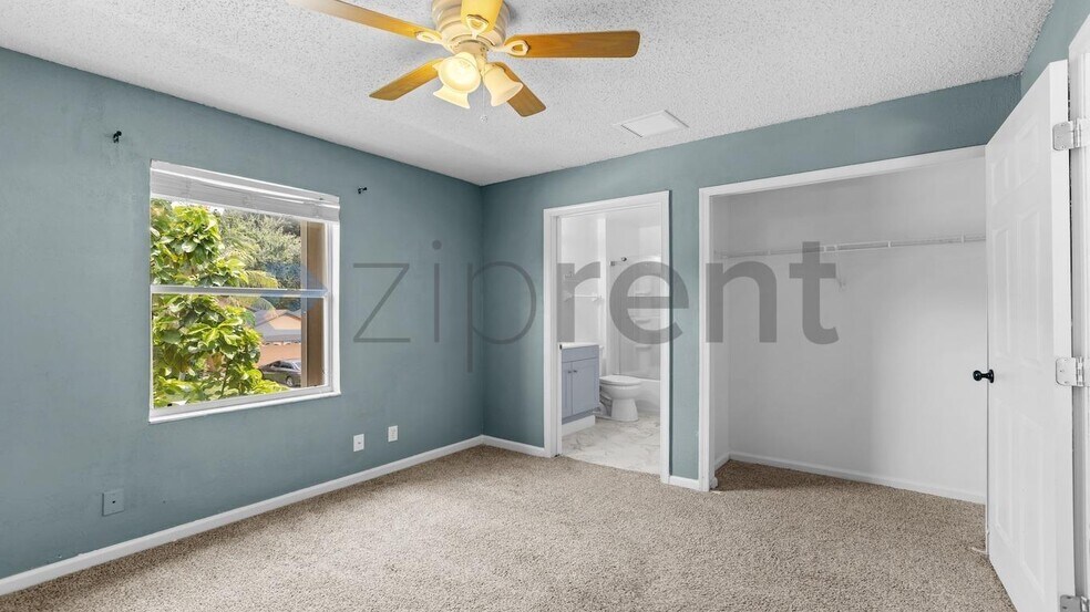 Building Photo - Unit