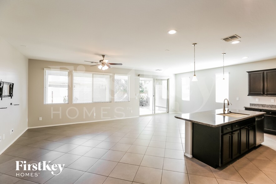 Building Photo - 22464 Via Del Oro