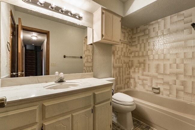 Building Photo - 1251 Kingston Rd