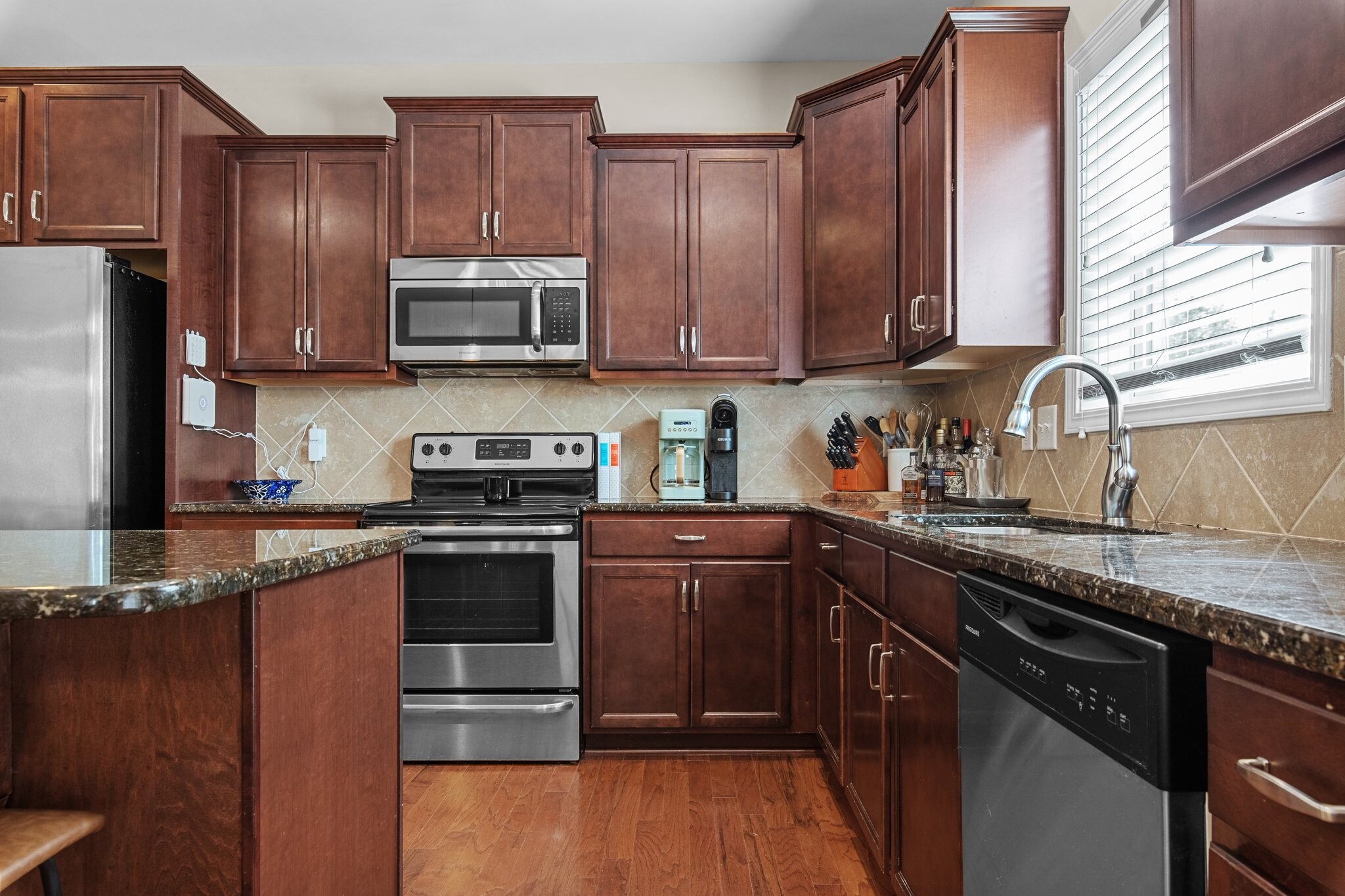 Building Photo - 789 Equestrian Way