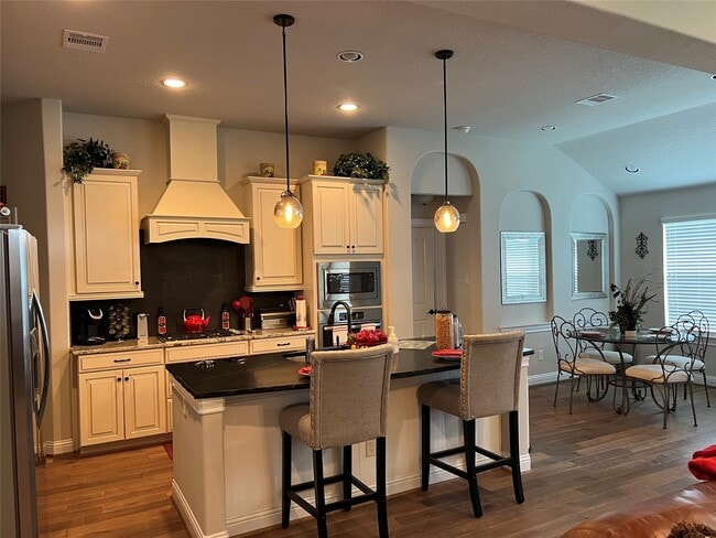 Building Photo - 20427 Montecrest Cir