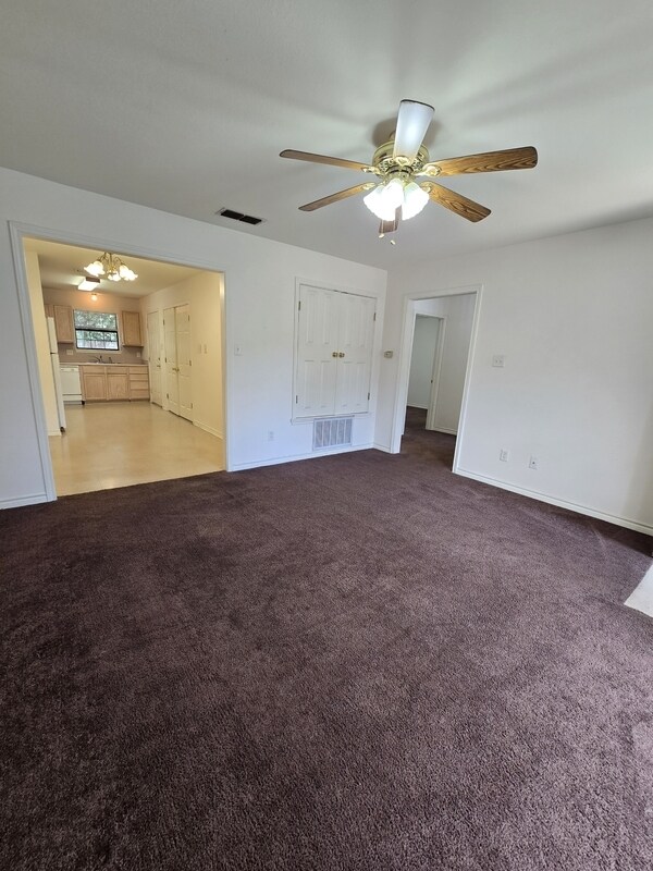 Building Photo - 634 Canada St