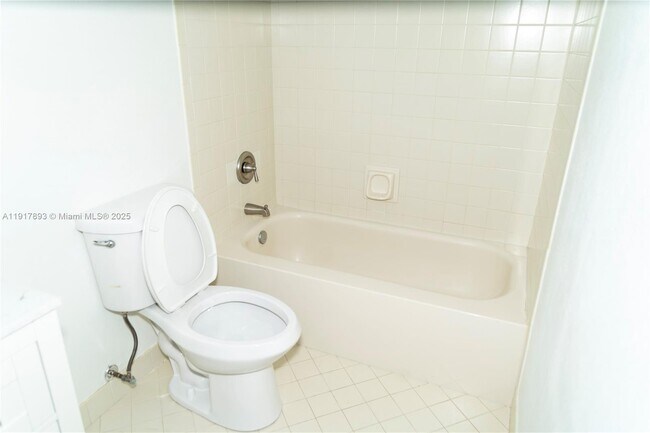 Building Photo - 105 Lake Emerald Dr