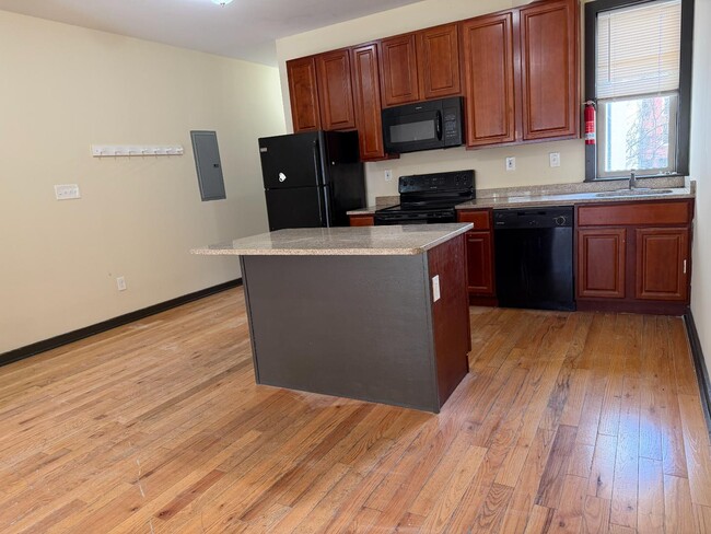 Building Photo - 1911 N Gratz St