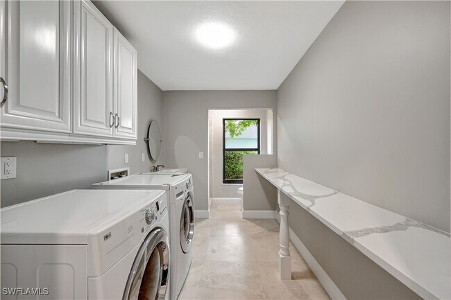Building Photo - 2201 Longboat Dr