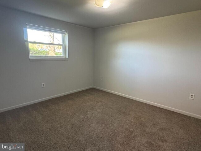 Building Photo - 3876 Shadywood Dr