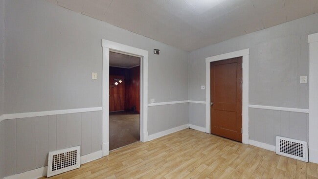 Building Photo - 3865 W 16th St