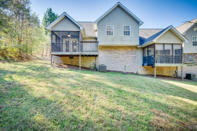 Building Photo - 3910 Renaissance Sq