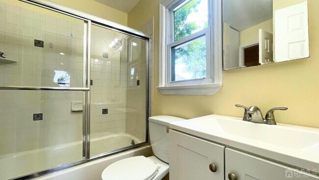 Building Photo - 408 Ryders Ln
