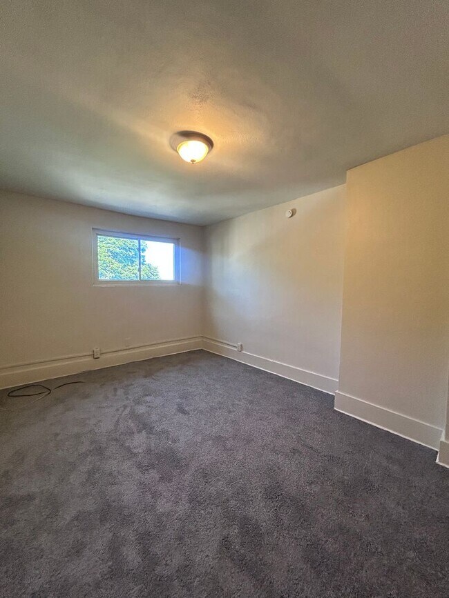 Building Photo - 3 Bedroom 1 Bathroom Home (Perry South)
