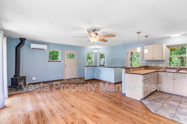 Building Photo - 10 Wellspring Ln