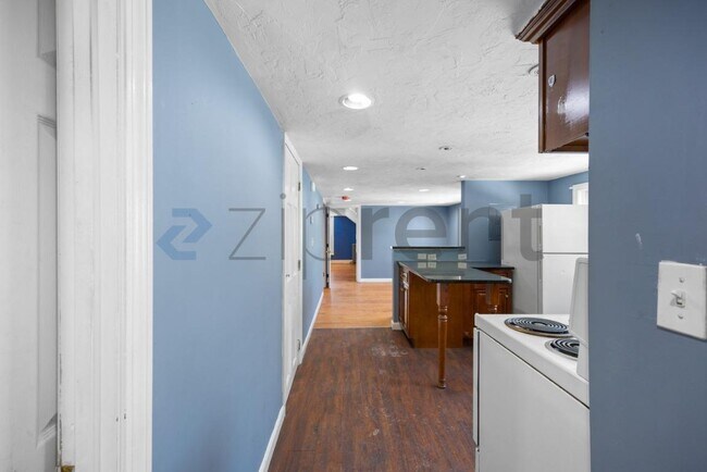 Building Photo - Unit 3F