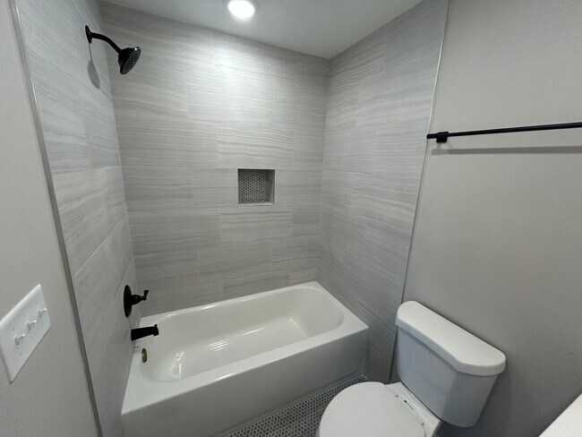 Building Photo - Fully Remodeled One Bed/One Bath Cottage