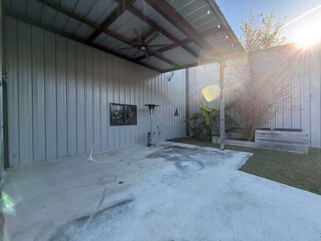 Building Photo - 150 Dowling Rd W