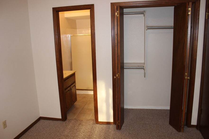 Master Bedroom with view of Master Bathroom and Closet - 908 Acacia Cir