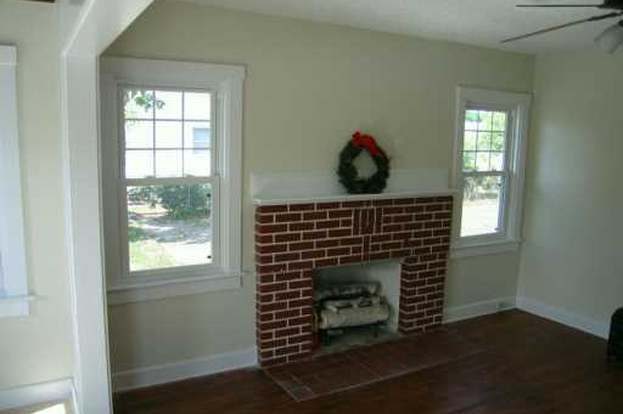 Building Photo - 415 Greenbriar Dr