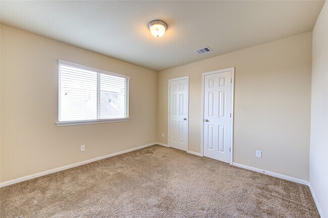 Building Photo - 15727 Whisper Woods Dr