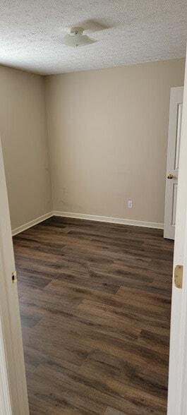 Building Photo - 65 Wedgewood Ct