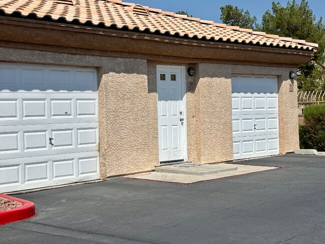 Building Photo - 6700 Amarinta Ave